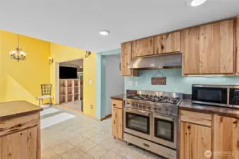 Large Gas Range in Kitchen