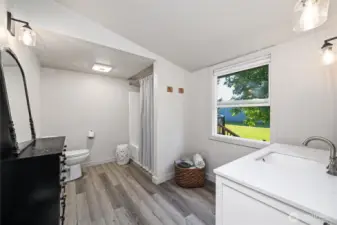 Updated primary en-suite bathroom