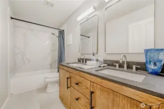 Common Bath upstairs