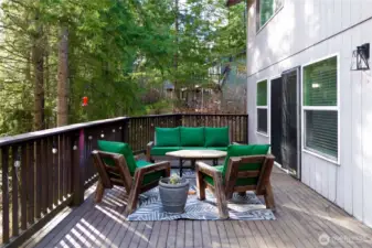 Huge Deck with views of lake