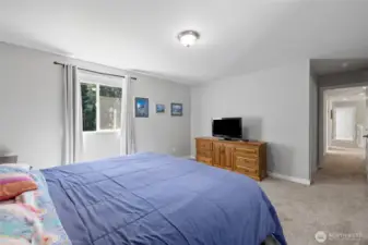 Huge guest room, also a king sized bed fits easily