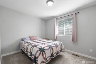 4th guest room, this is queen size bed so still lots of room here