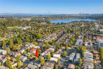 Just blocks to Greenlake!