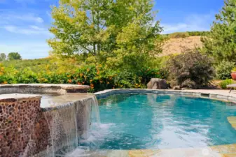 Spa spill over into pool