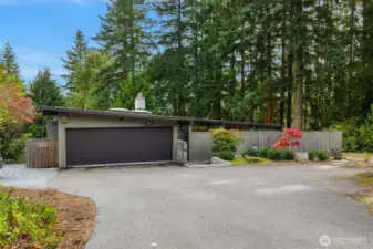 Homes such as these don't present on market often.  Two owners in 75 years...Paul Kirk-designed (beautifully intact/restored)...in Hilltop community.   This might just be the Unicorn you've been seeking!