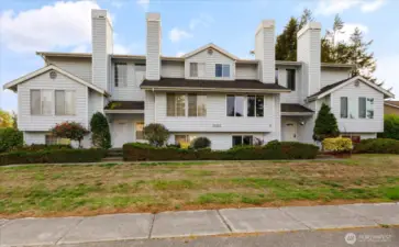 Welcome to 1121 SW Barrington Drive, Unit 3.