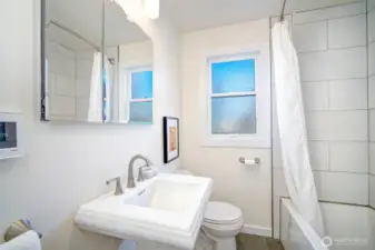 Beautifully remodeled bathroom (2025) with built in Towel storage