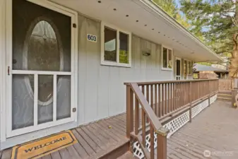 Plenty of deck areas for storage ..