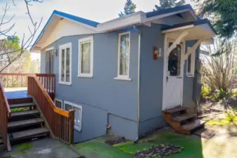 2 story recreation cabin, ideal for glamping.