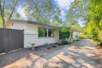 Drive throught driveway adds class and convience the momemnt you pull up.