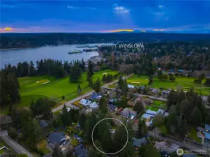 Aerial photo looking toward the wst with Winslow, the ferry and Wing Point golf course.