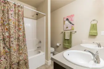 Full hall bathroom with linen closet & dual sinks