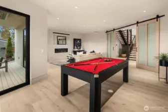 Seamless entertaining lounge