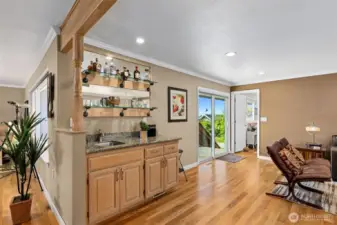 Custom wet bar, perfect for entertaining!