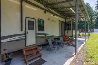 Newer RV conveys