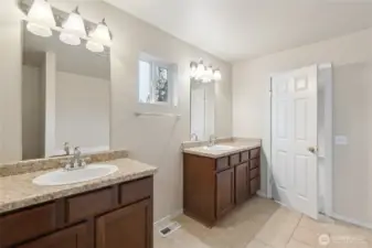 Primary 5-piece ensuite