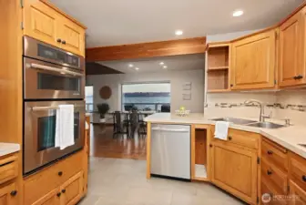 Easy-to-navigate kitchen with a view