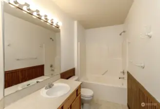 Full upstairs bathroom