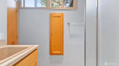 Main floor Bathroom #2