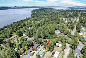 Prime mid-island location makes it an easy commute wherever you need to go.