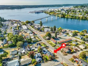Location is prime to commuting to Seattle or PSNS!