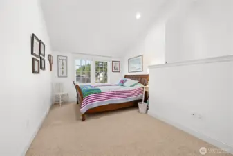 Another guestroom with space for doing projects