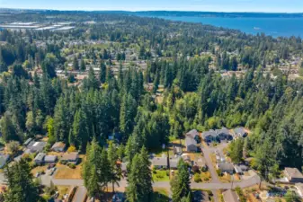 Very quick commute to Amazon, US Foods, Boeing, Fluke, the Everett waterfront, hospitals, medical facilities & more!