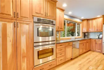 Upgraded appliances - check!  Double ovens - check!