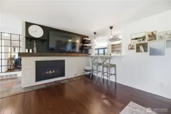 Cute breakfast bar off kitchen