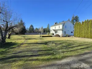 Circle driveway in front of house