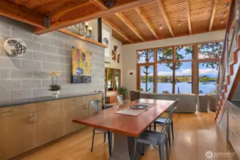Dining room with built-ins