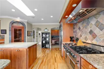 Plus, Subzero fridge & 6 burner Instahot Viking cooking range