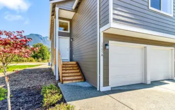 Photographs are for illustrative purposes only. Features, finishes, interior/exterior colors, landscaping and floorplan shown may vary from actual homes built.