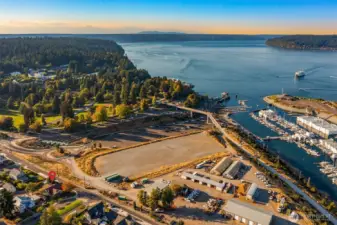 Perfect location within minutes of Point Defiance Park and Zoo with miles and miles of trails, Point Ruston with shops, theaters, restaurants and waterfront walkway, and ferry to Vashon Island for a fun day trip!