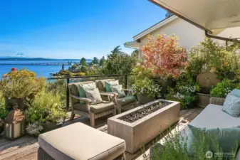 Outdoor entertaining with fire pit and fountain.