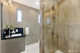 Upper level 3/4 bathroom