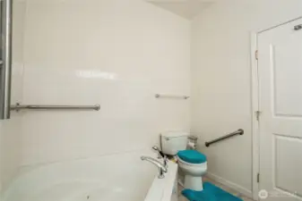 Large jetted soaking tub.