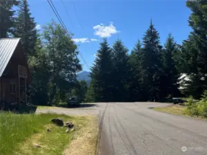 South facing view on Ridge Ln toward culdesac and down valley view