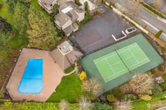 Pool, courts & clubhouse with hot tub, gym and sauna