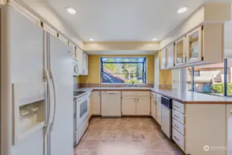 Kitchen includes all appliances including trash compator