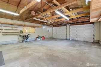 26' x 34' 4-car garage/shop offering generous space for vehicles, tools, and projects, perfect for hobbyists or extra storage.