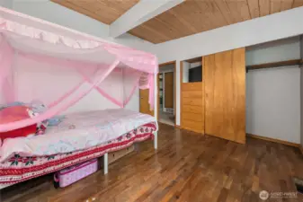 Also has built in storage