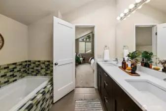 Primary bath upstairs.  *Photo is from when the condo was staged.