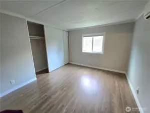 Main bedroom with fit a queen size bedroom set.