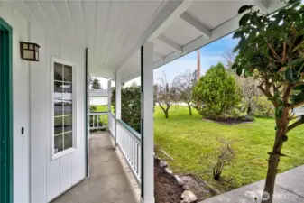 front door w/ overhang