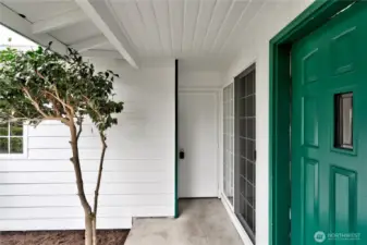 front door w/ overhang