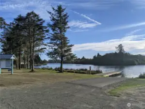 Boat launch and fishing at Chinook Park on Duck Lake