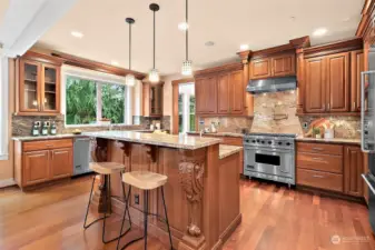 Spacious Chef's gourmet kitchen with walk-in pantry and breakfast bar