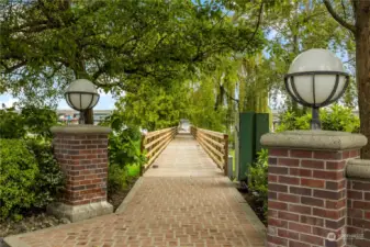 Access to the dock. 1 boat slip comes with lot 5.