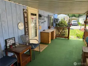 Huge covered deck.